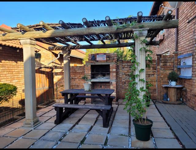 2 BEDROOM TOWNHOUSE FOR SALE IN ANNLIN